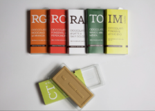 Cioccolati Italiani
Linea di Packaging per collezione di cioccoalto
Design: Paolo Barichella Cioccolati Italiani